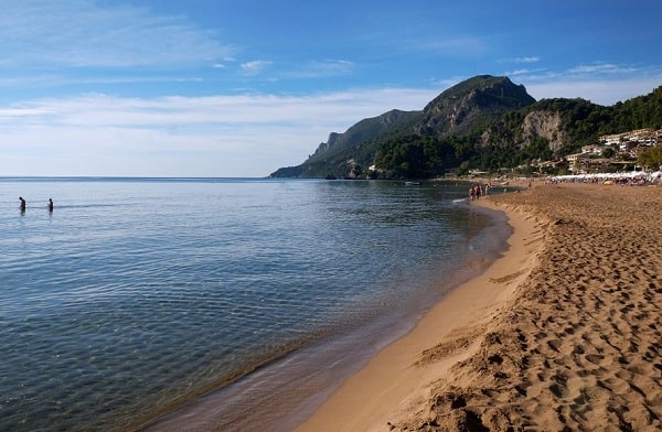 glyfada-strand-corfu-mooi-vakantie