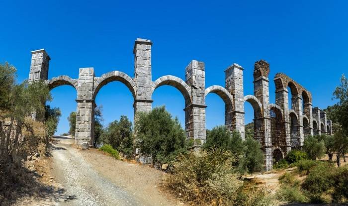bezienswaardigheden-lesbos-overzicht-leuke-uitjes-doen