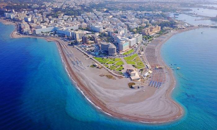 stranden-rhodos-stad-vakantiebestemming-griekenland