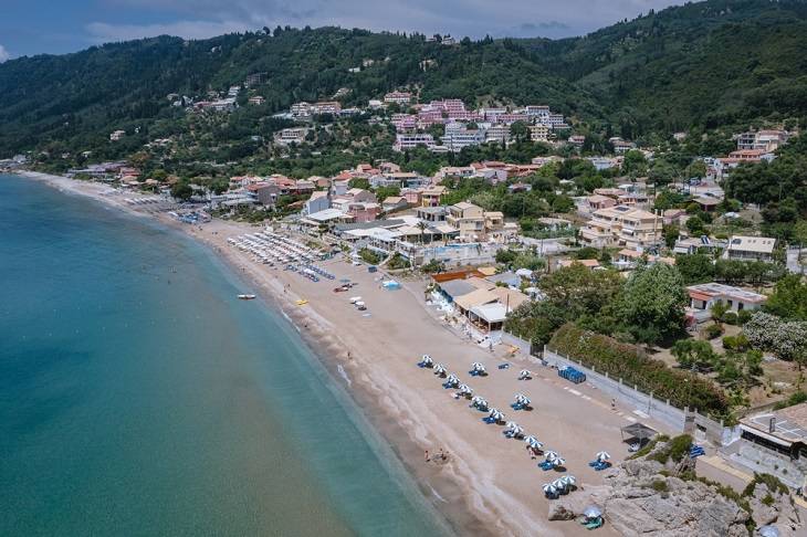 agios-gordios-centrum-strand