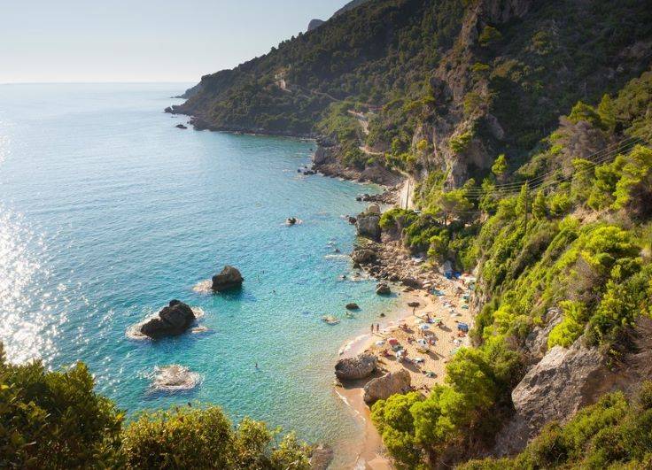 nudistenstrand-corfu-verscholen