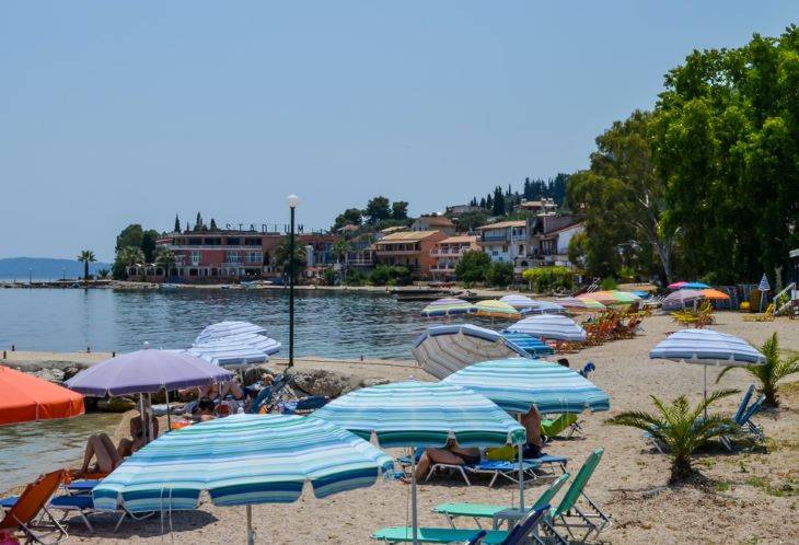 benitses-corfu-stranden